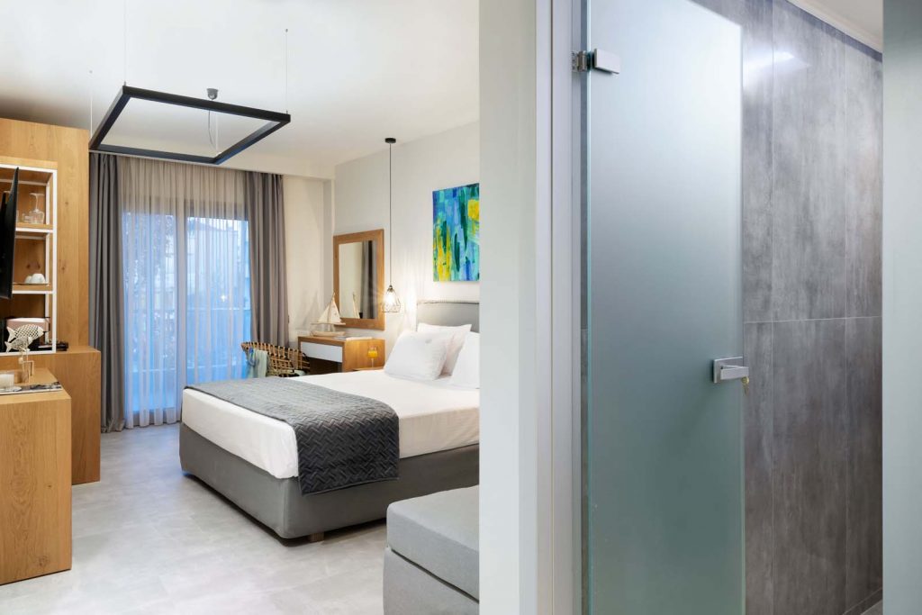 Superior side sea view room